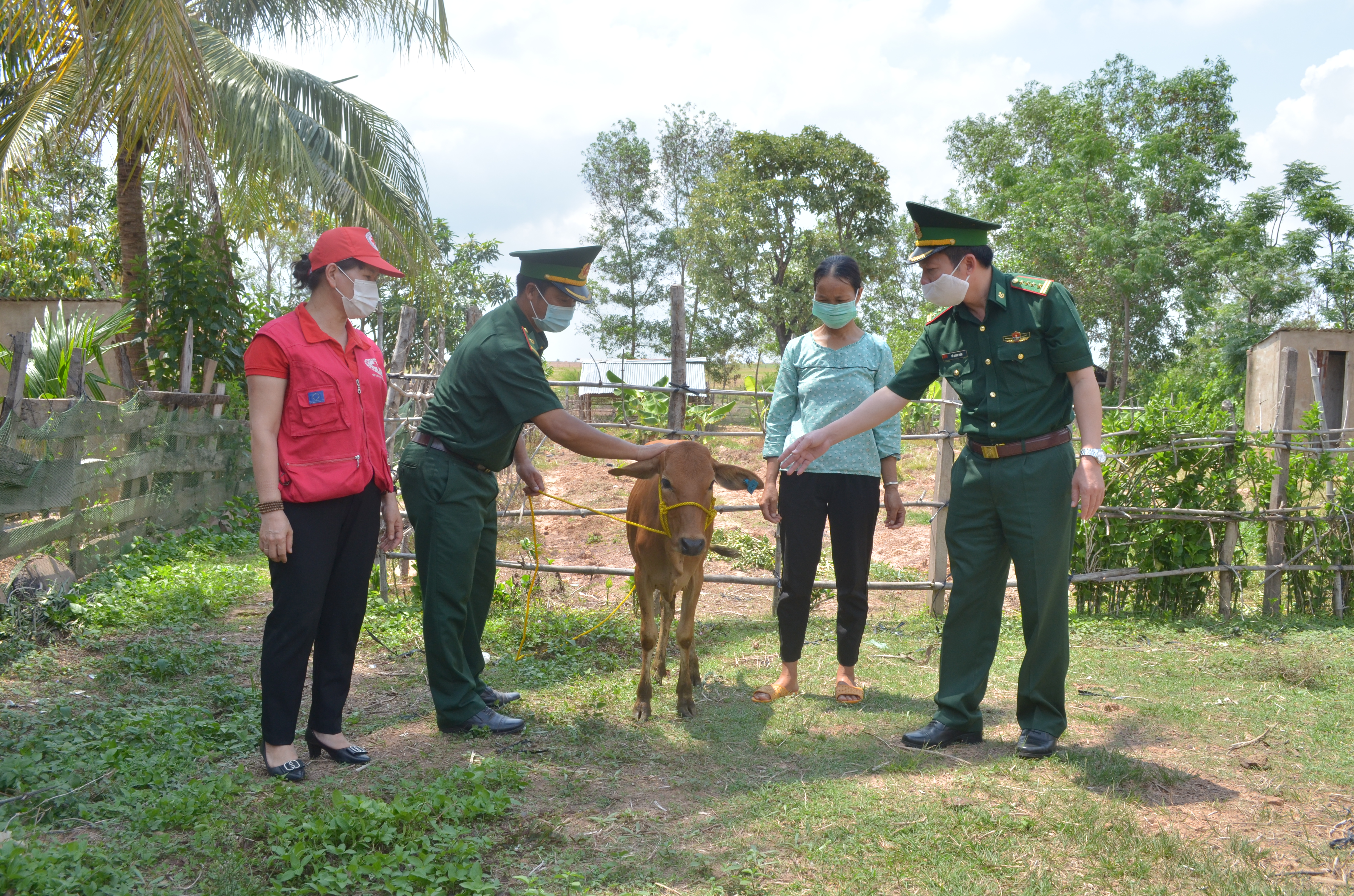 Biên phòng Đắk Lắk tăng cường dân vận trên tuyến biên giới Ea Súp 